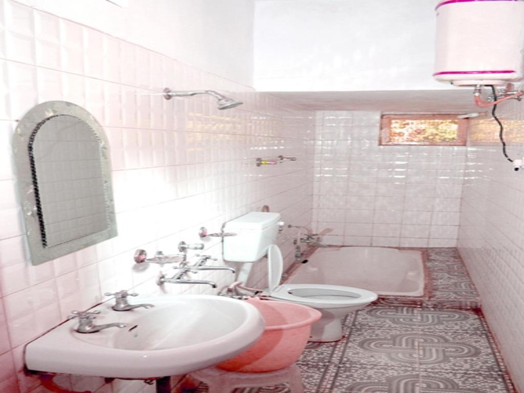 Kasauli Hotel Puri Bilik gambar