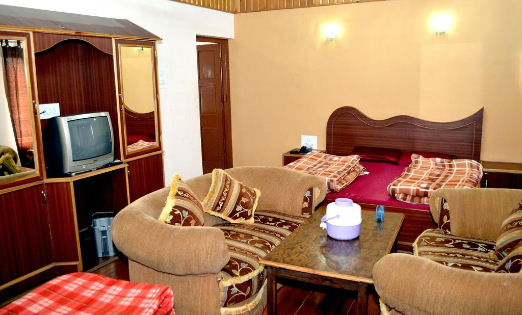 Kasauli Hotel Puri Bilik gambar
