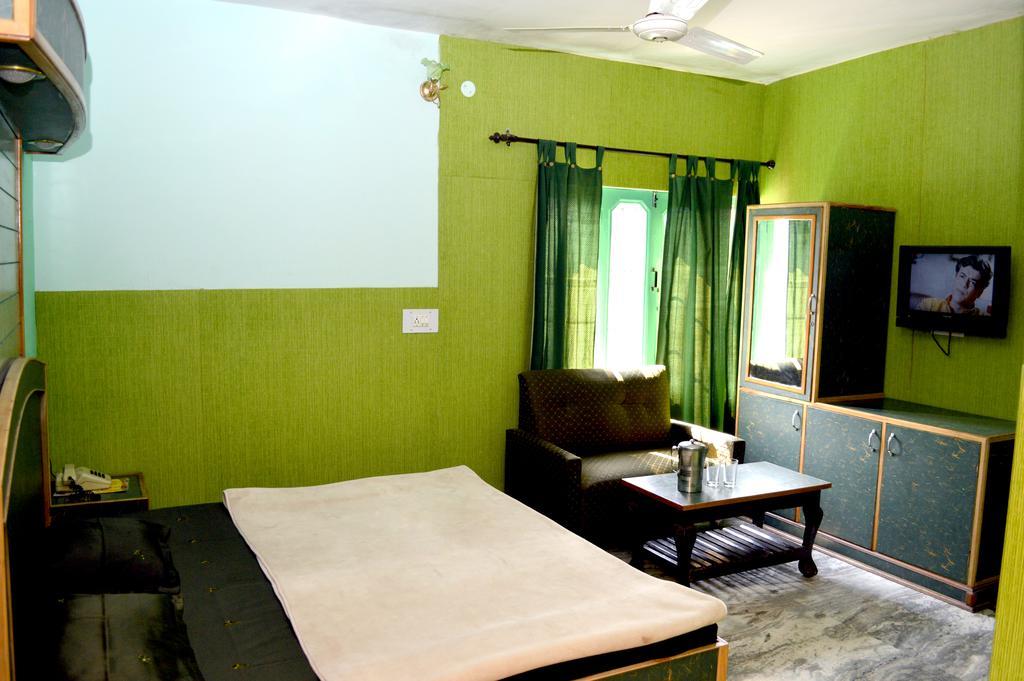 Kasauli Hotel Puri Bilik gambar